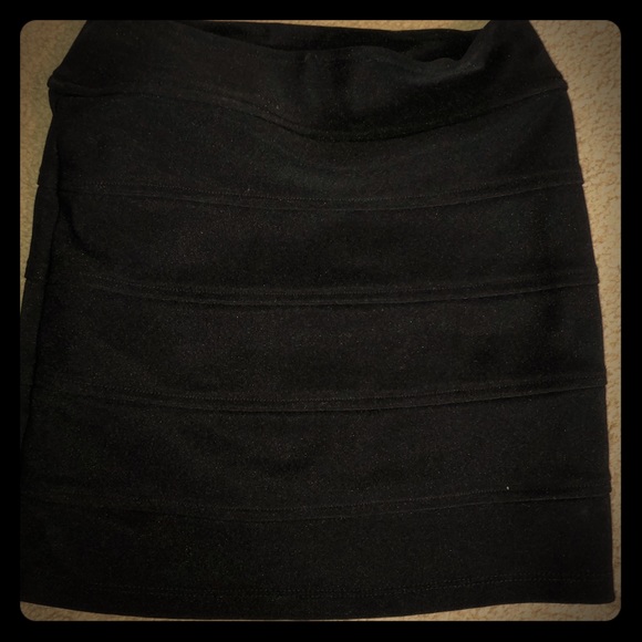 A black short skirt - Picture 1 of 1